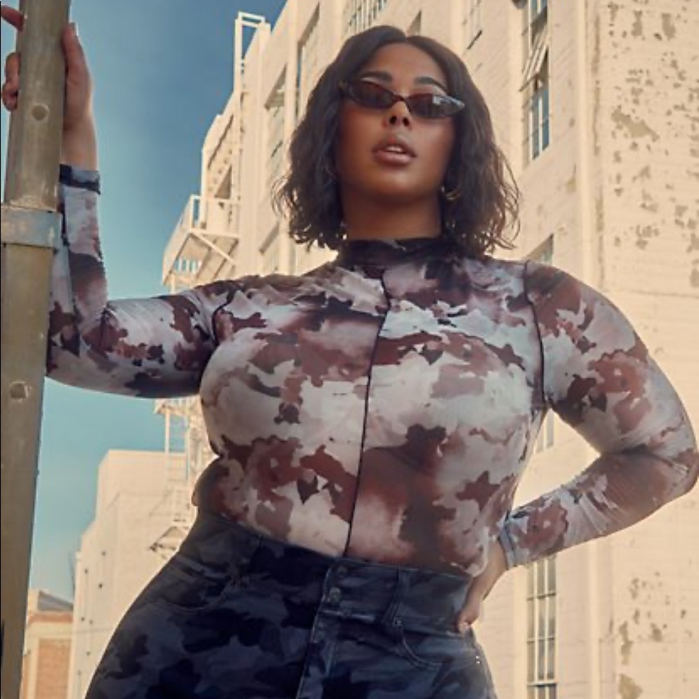 Joss Seam Detailed Camo Mesh Top